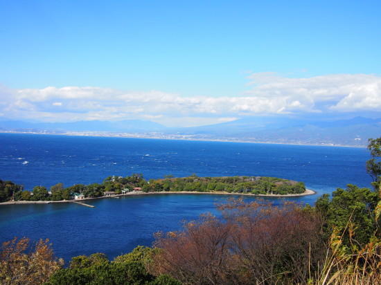 真ん中の池がパワースポットとして知られる大瀬崎