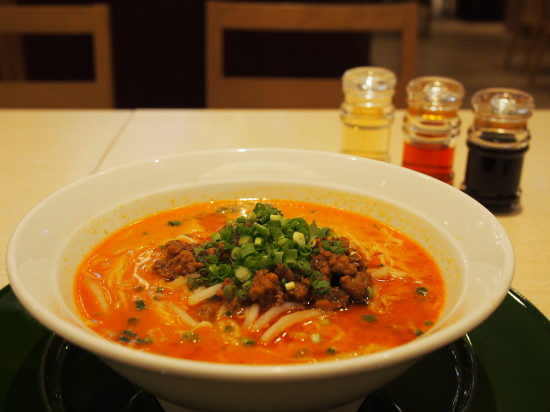 中国料理「DOLL BY WAKIYA」で白胡麻担々麺の夕食。白胡麻のコクとマイルドな辛さが美味
