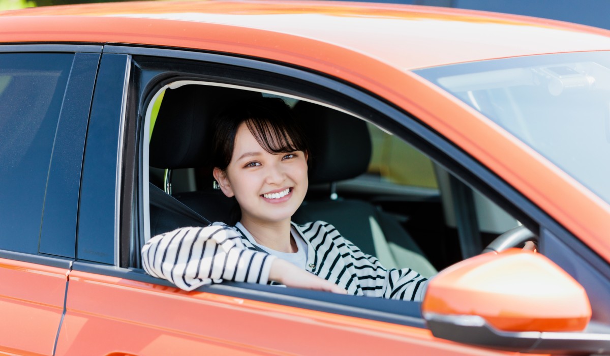 レンタカーを利用する人