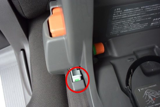 差し込むと、インジケーターが赤から緑色になる