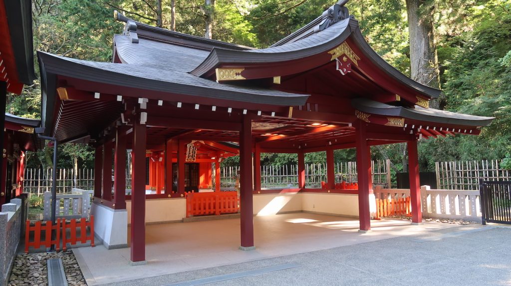 良縁を願って参拝する「九頭龍神社新宮」(写真提供:箱根神社)