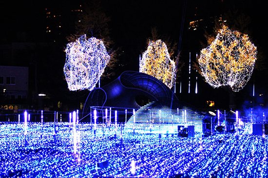 メインイベント「スターライトガーデン」は宇宙空間をイメージ（2016年撮影）