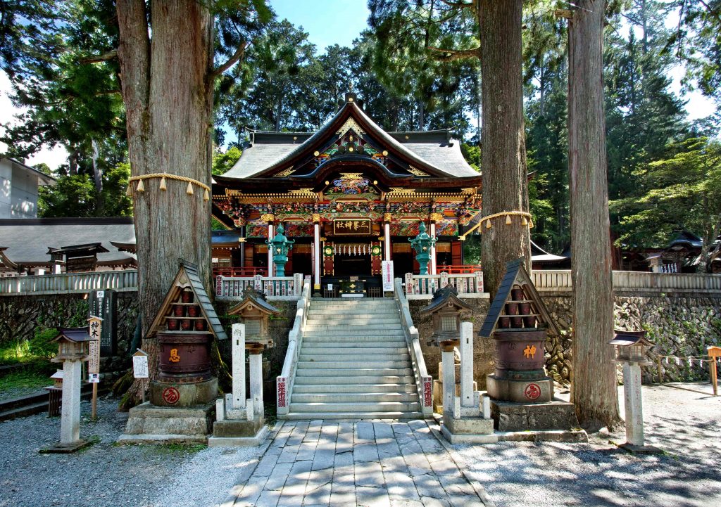 総漆塗りの拝殿は色彩も美しくきらびやか(写真提供:三峯神社)