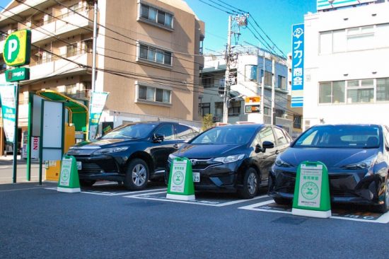 高速道路に悪路に、道を選ばない高い走破性を持つ「ハリアー」。アウトドアに最適の一台です