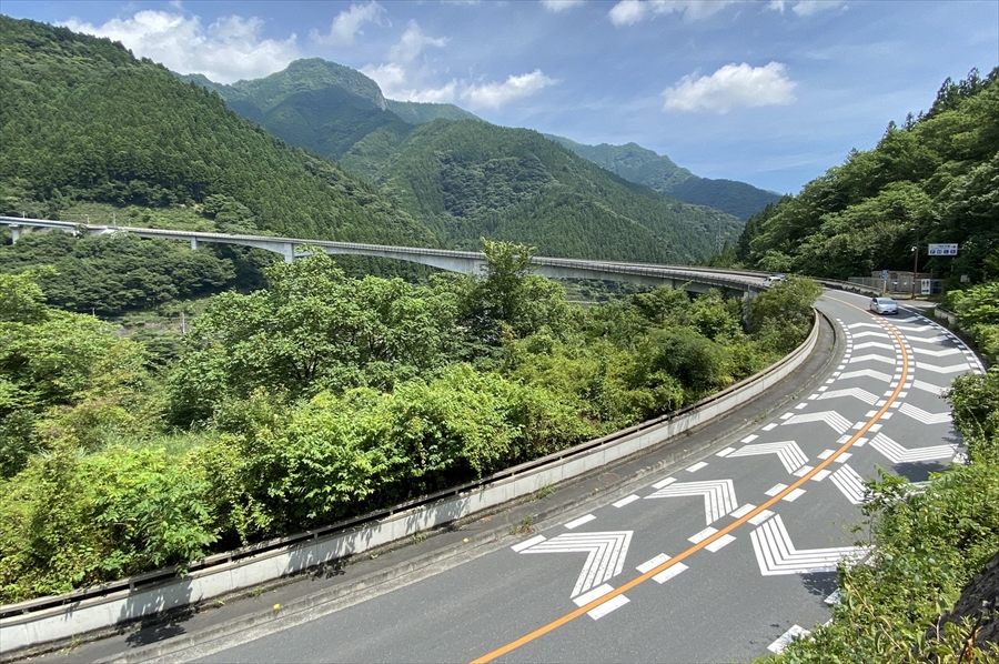 「ループ橋駐車場」より右手側を撮影