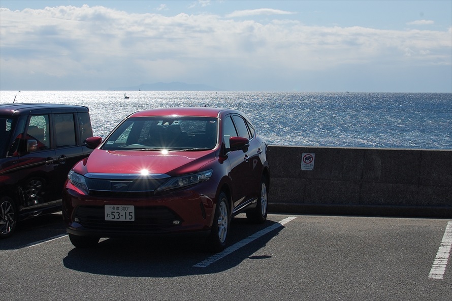 海を一望できる駐車場。家族連れの利用者も多い