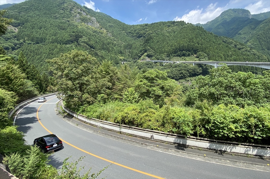 「ループ橋駐車場」より左手側を撮影