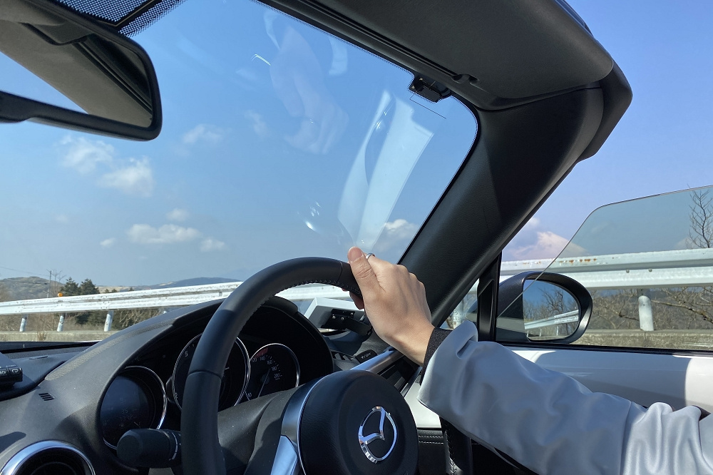 オープンにすることで頭上に青空が広がり、見える世界が広がる。開放的な気分に自然と笑みも浮かぶ