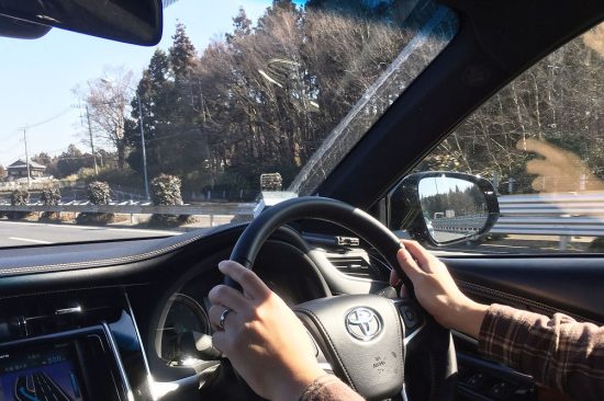 視界は広くて良好。フロントガラス脇のAピラーも、運転手の視界をほとんど妨げません