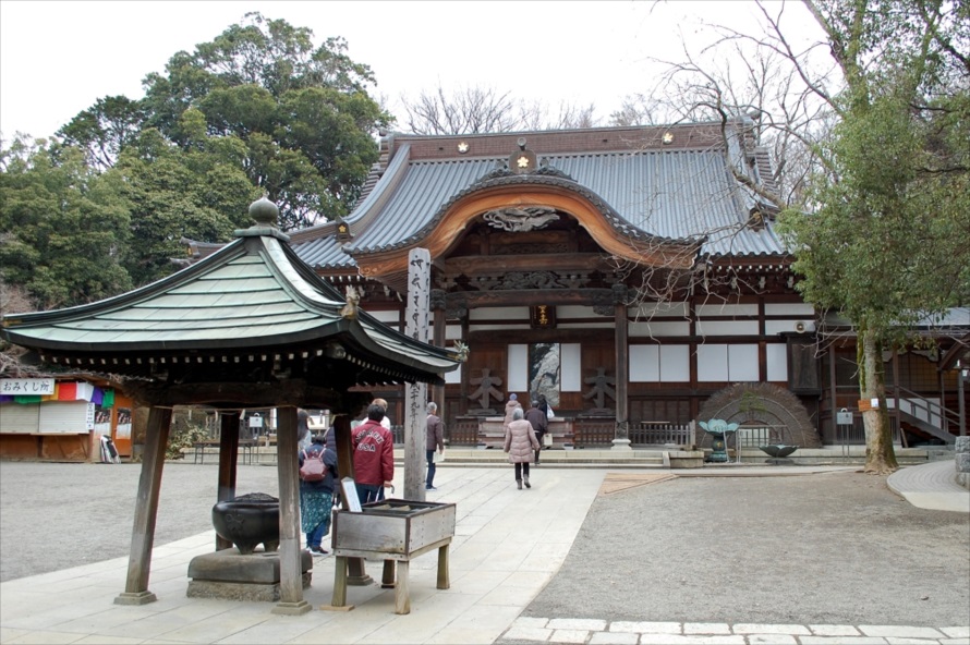 獅子や象、龍などの彫り物が江戸時代らしさを表現している本殿
