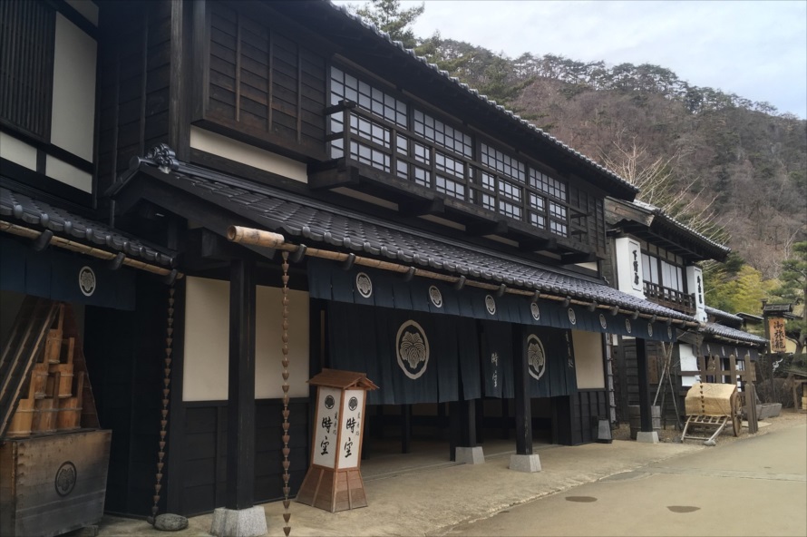 衣装の貸し出しと着付けをしてくれる「変身処　時空」