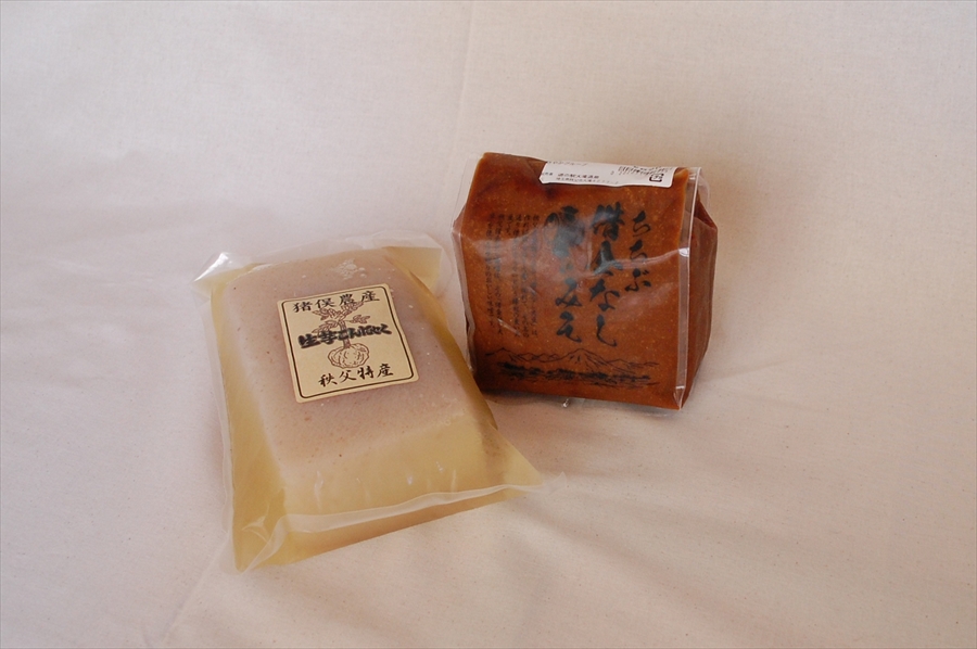 「生芋こんにゃく」は270円(税込)、「ちちぶ借金なし大豆味噌」は620円(税込)