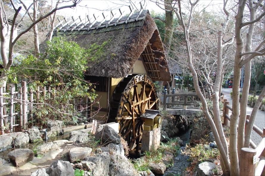 調布市が運営する「深大寺水車館」。無料で入館できる 