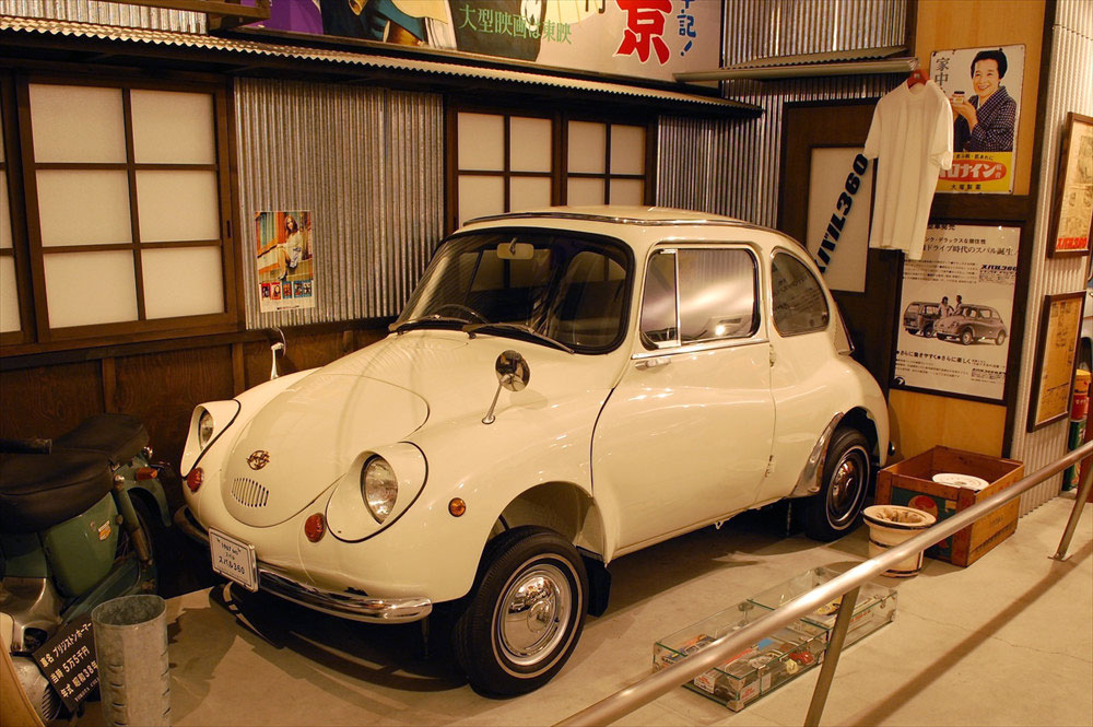 往年の軽自動車を代表する、富士重工(現SUBARU)の「スバル360」