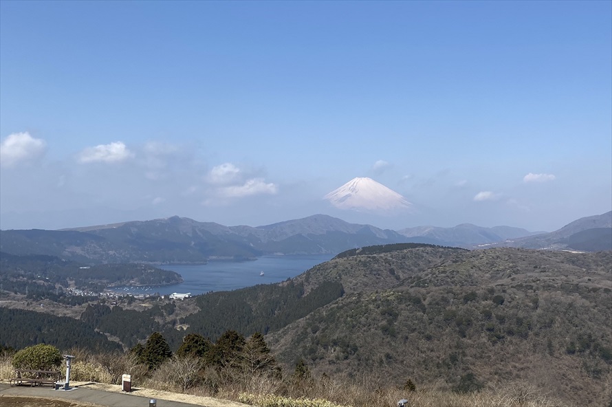 芦ノ湖を見下ろしながら富士山を望める大観山は、日本景勝百選地に選ばれるほどの絶景スポット
