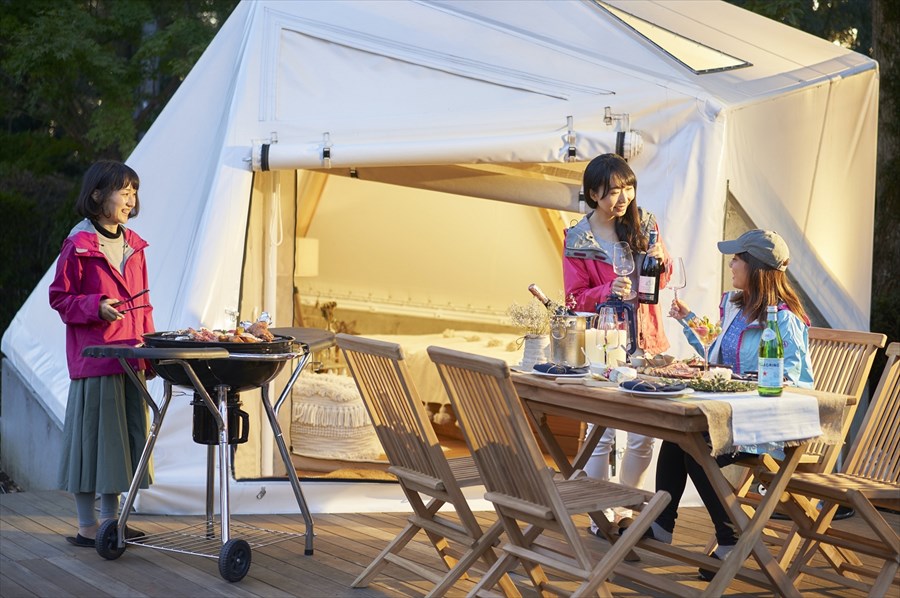 デッキでBBQも楽しめる(画像提供:リソルの森)