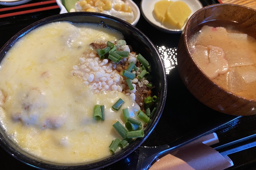 「チチブ丼セット」は中盛りで1,200円(税込)