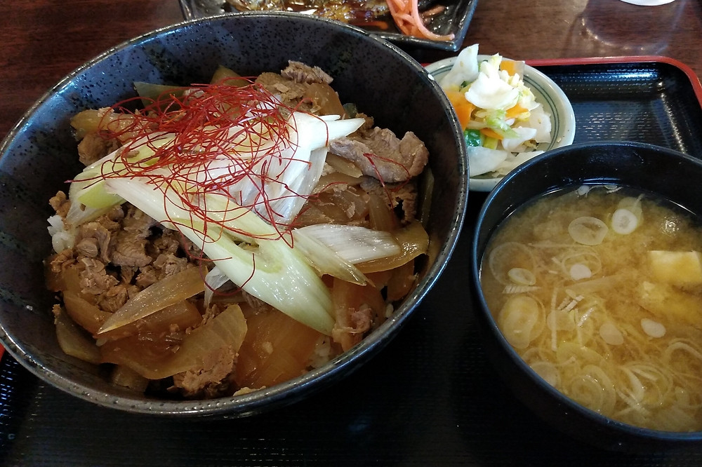  馬鹿丼は900円（税込み） 