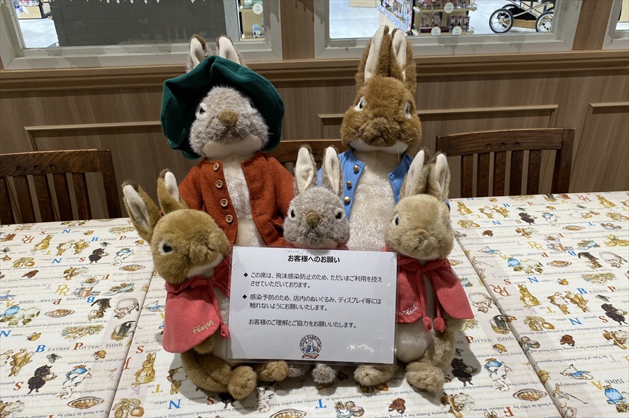 店内ではピーターラビットをはじめとした、おなじみのキャラクターたちが出迎えてくれる