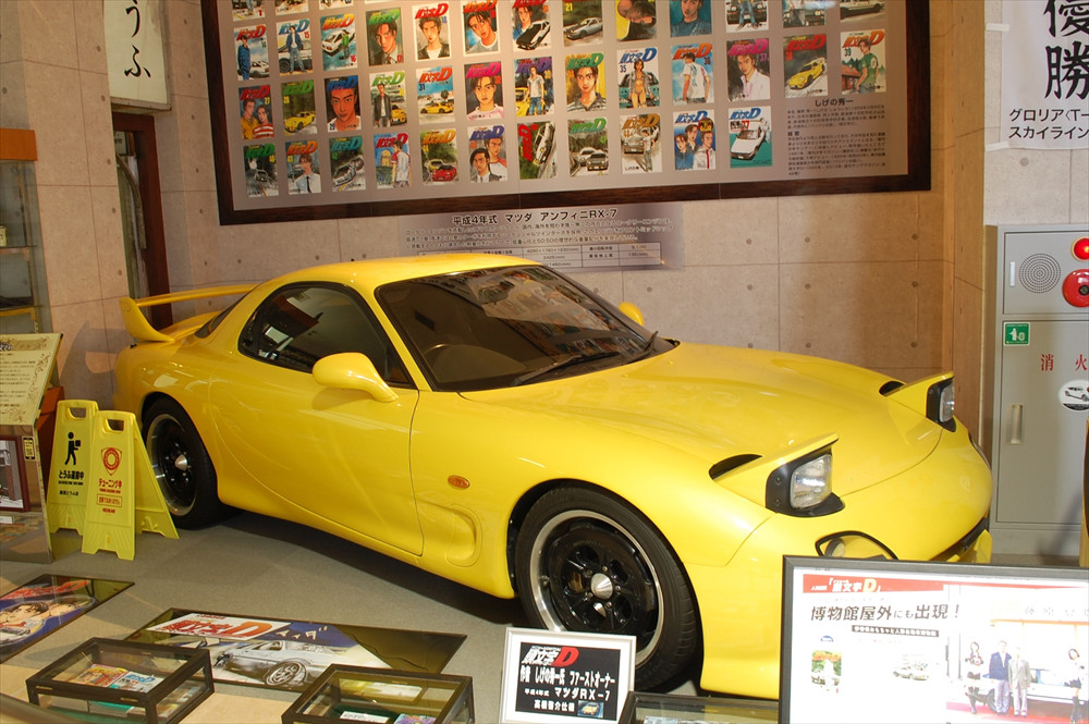 展示されるマツダ「RX-7」は、コミックの作者である「しげの秀一」氏が所有していたもの