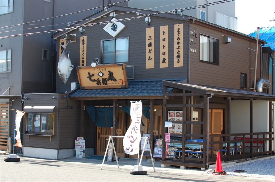 休日のお昼時は行列ができるので、早めに訪れたい