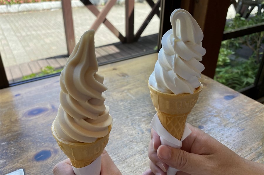  ソフトクリームは350円（税込）、ピーチソフトクリームは370円（税込）