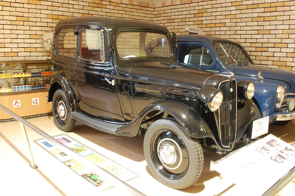 写真(手前)は「ダットサン」。1938年製