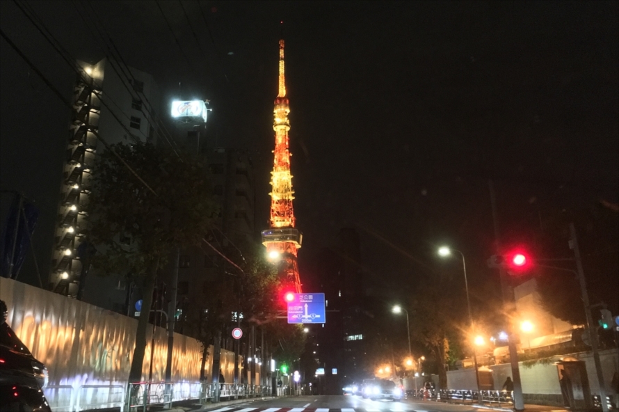 東京タワーは、次に向かうイルミネーションスポット「東京イルミリア」に行く途中にある