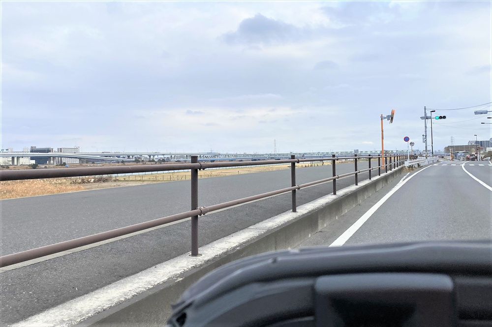 広々とした光景を身近に感じられるのはオープンカーならではの魅力