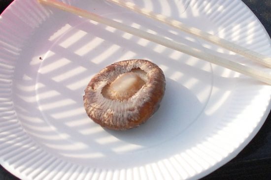 水滴がしたたってきたら食べ頃です。熱々のうちにいただきましょう！