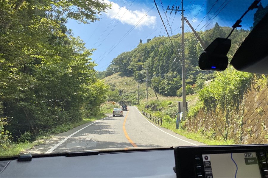  山伏峠の標高は1100メートル。山中湖の標高は980メートルあるので、神奈川県側と比べて勾配は緩やか 