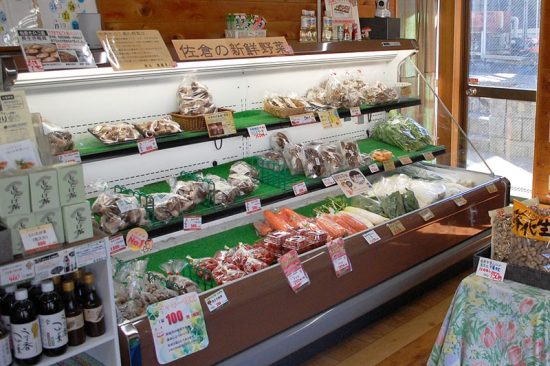 地元産野菜のほか、冷蔵庫には豚肉や牛肉が用意されています