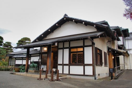 格式高い三井八郎右衛門邸