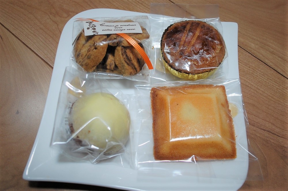 マーブルクッキー(小袋)は180円(税込み)。レモンケーキ、ガレット・ブルトンヌ、フィナンシェは、いずれも180円(税込み)