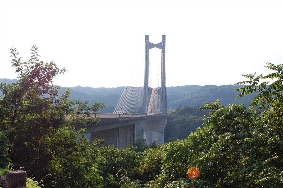 「秩父公園橋」は斜張橋として日本でも有数の規模を誇る