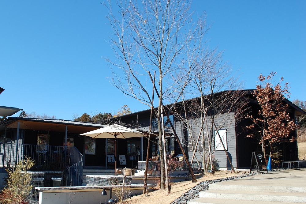 44APARTMENTは薬師池公園のほか、町田と海老名に店舗をかまえている