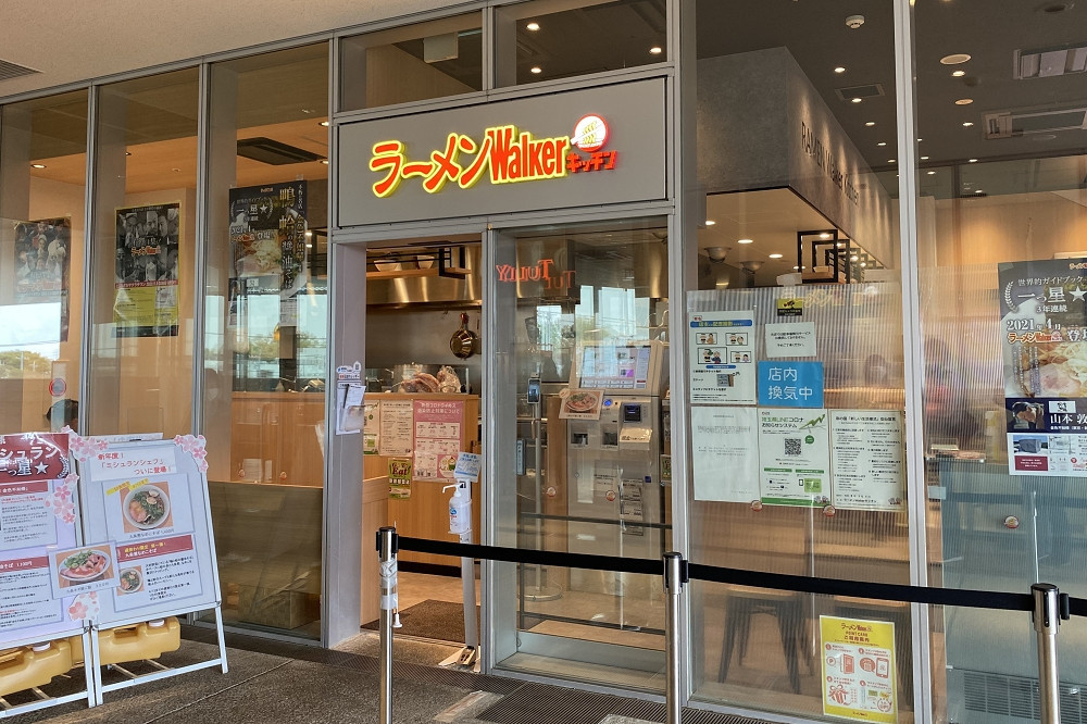  この日は3年連続世界的ガイドブックで一つ星を獲得する「金色不如帰」が出店 