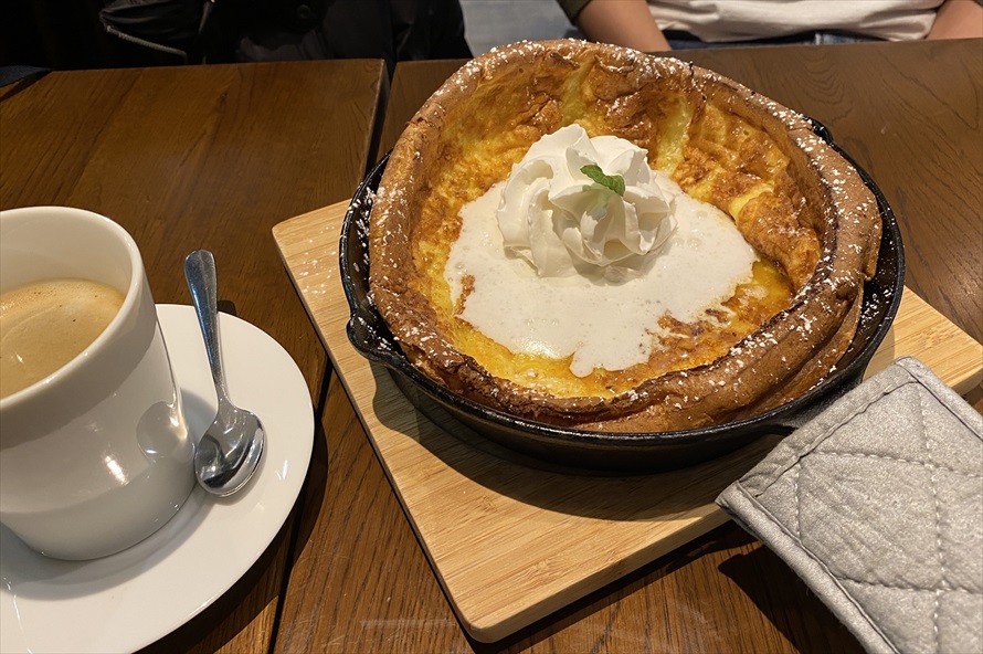 「ダッチベイビー」はオーブンでじっくりと焼き上げたパンケーキのこと。ドイツで生まれ、アメリカで育った料理とされている