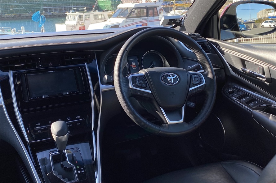 上質な内装が、運転をより楽しいものにしてくれる