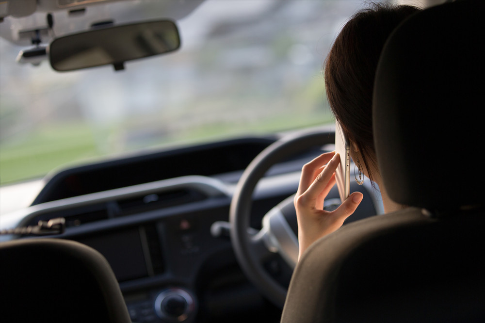 危険なあおり運転に遭ったら110番通報を