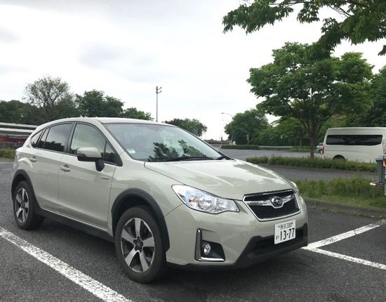 デザート・カーキのボディがおしゃれなXV HYVBRID