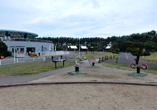 公園の定番!お砂場とスプリング遊具