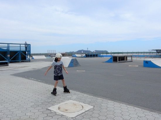まずは試し履きでサイズ確認!子ども用から大人用までサイズが揃っています。