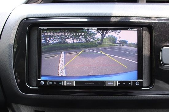 黄色い線が車体に合わせた進路予測線