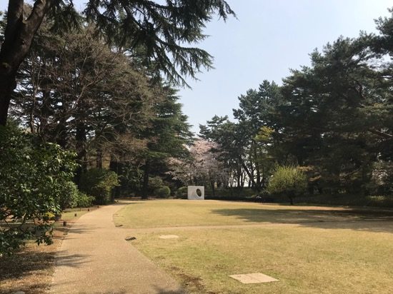 芝生が広がる西洋庭園