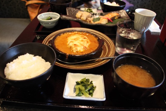 軽井沢村民食堂でランチ。食堂といってもお洒落な雰囲気で夜はお酒も飲める