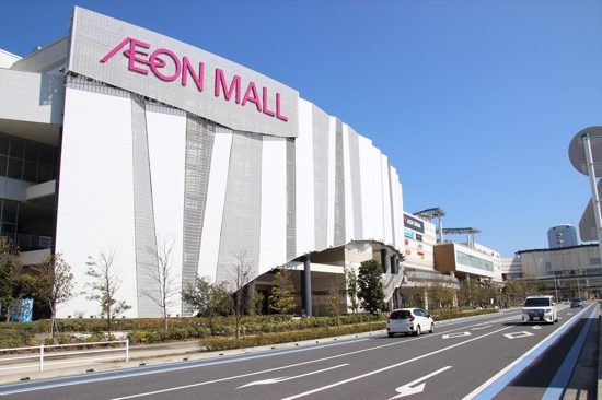  横に広～いモール。見たいショップのある駐車場に停めよう