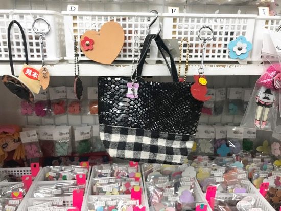 革パーツを使った商品例も豊富