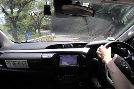 車内からの視点。車高が高く視界は広い