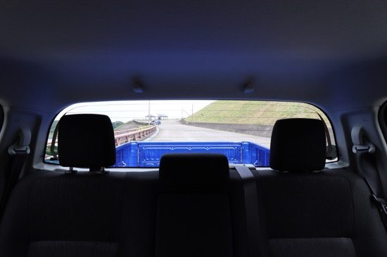 高い位置に荷室があるため、荷物の搭載方法によっては後方下部の視界は見えづらくなることに注意